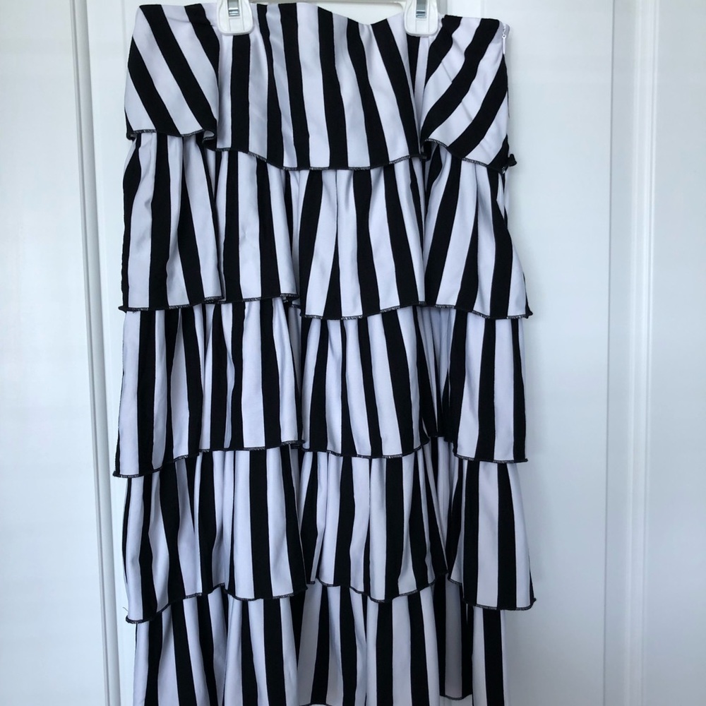 Dainty Jewell’s skirt medium